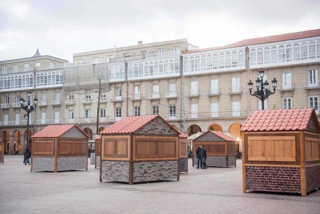 Montaje del mercadillo navideño de María Pita