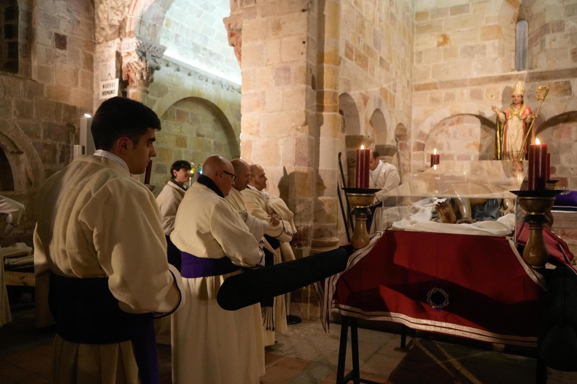 GALERÍA | La procesión del Yacente, en imágenes