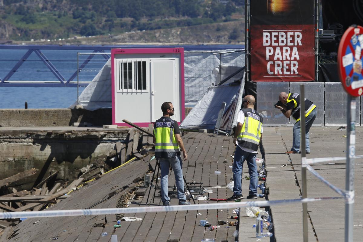 LA POLICIA INVESTIGA EL HUNDIMIENTO DEL PASEO DE AS AVENIDAS DURANTE UN CONCIERTO