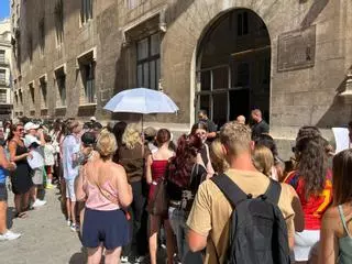 Locura por ver a Ferran Torres en la Generalitat