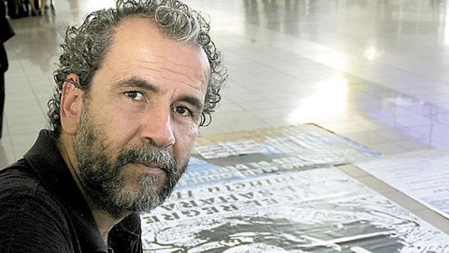 Guillermo Toledo, ayer en el Aeropuerto de Lanzarote.  ADRIEL PERDOMO