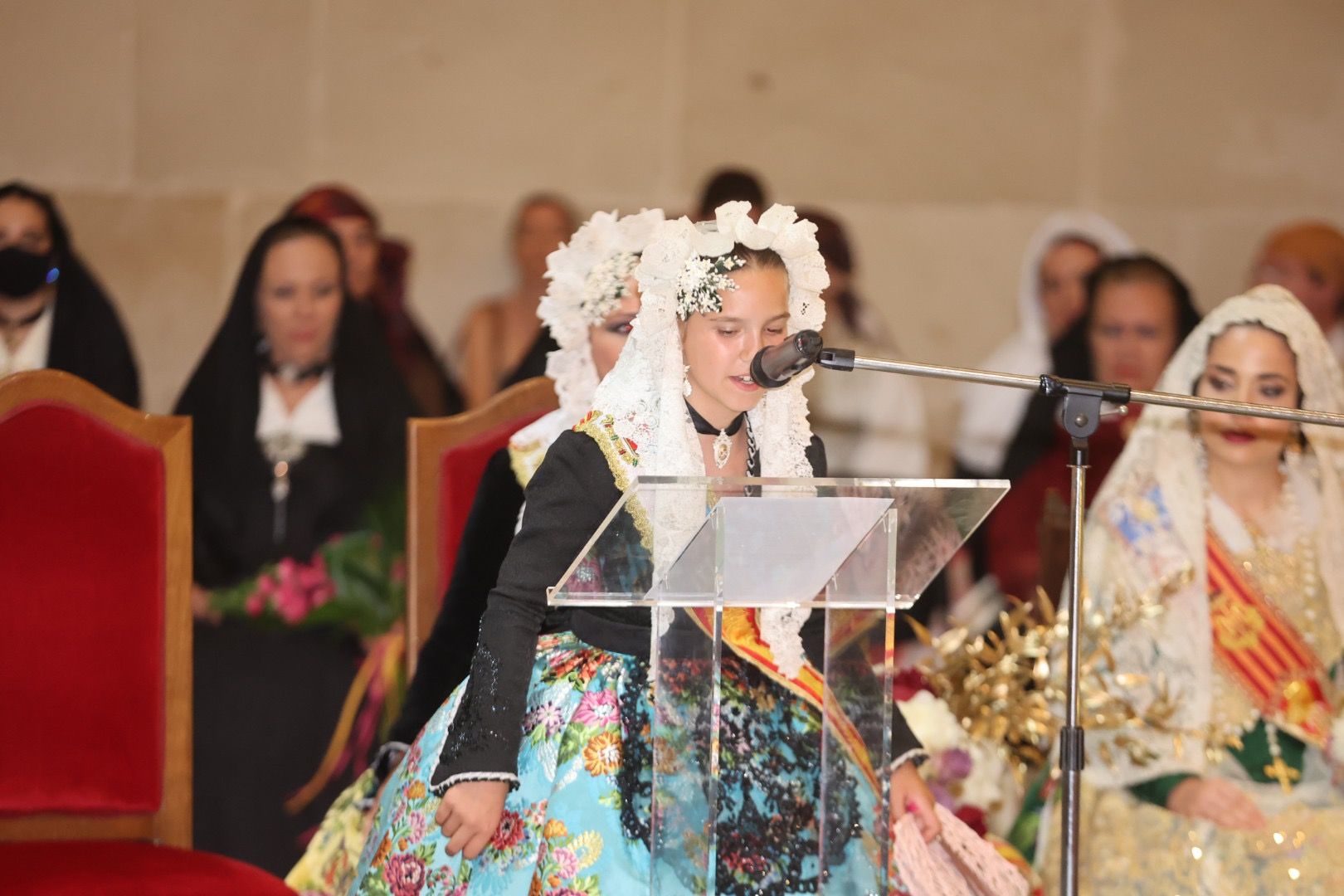 Carmen, Nerea y las dos cortes rematan la Ofrenda de Alicante