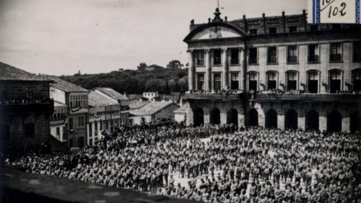 Tropas formando en las festividades del Apóstol en 1937.