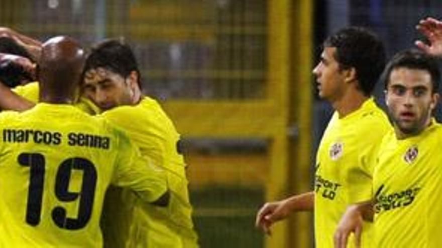 Los jugadores del Villareal celebran un gol.