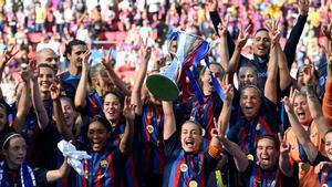 Alexia levantando la segunda Champions del Barça