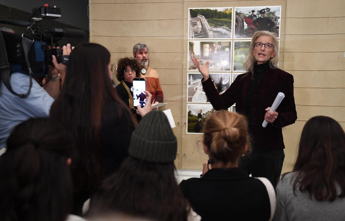La fotógrafa Annie Leibovitz, en el Centro MOP presentando su exposición Wonderland.