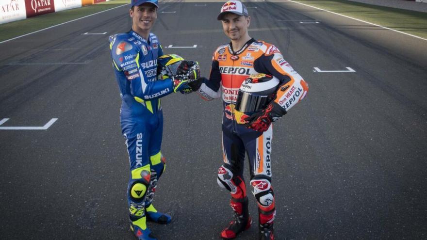 Joan Mir y Jorge Lorenzo, posan juntos en la temporada pasada.