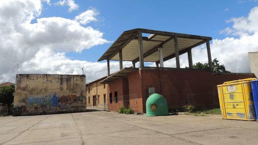 Aspecto que presenta el edificio de usos múltiples que se construye en Santa María de la Vega.