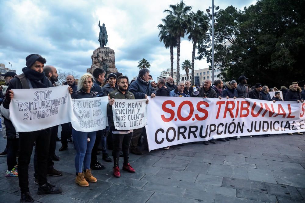 Nueva manifestación del entorno Cursach contra el juez Penalva