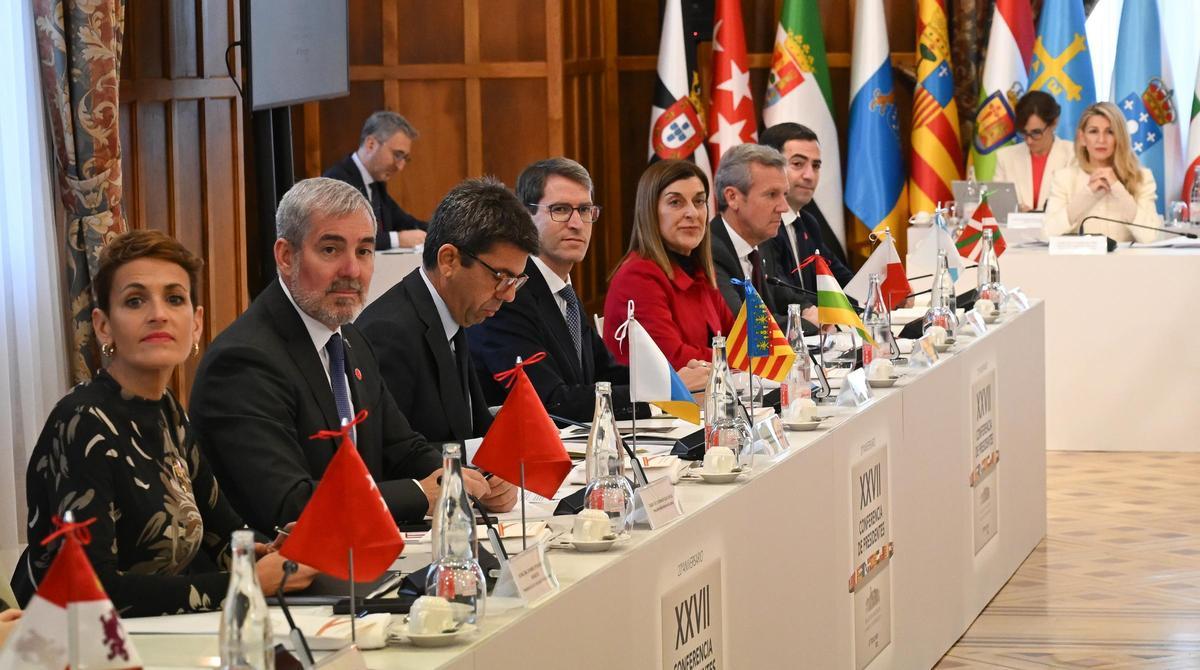 Mazón, Rueda y otros líderes autonómicos, durante la Conferencia de Presidentes celebrada en Santander
