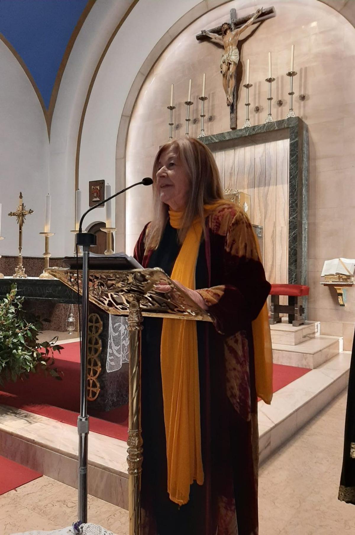 María Teresa Álvarez, leyendo su pregón en Lugones.  | L. P.