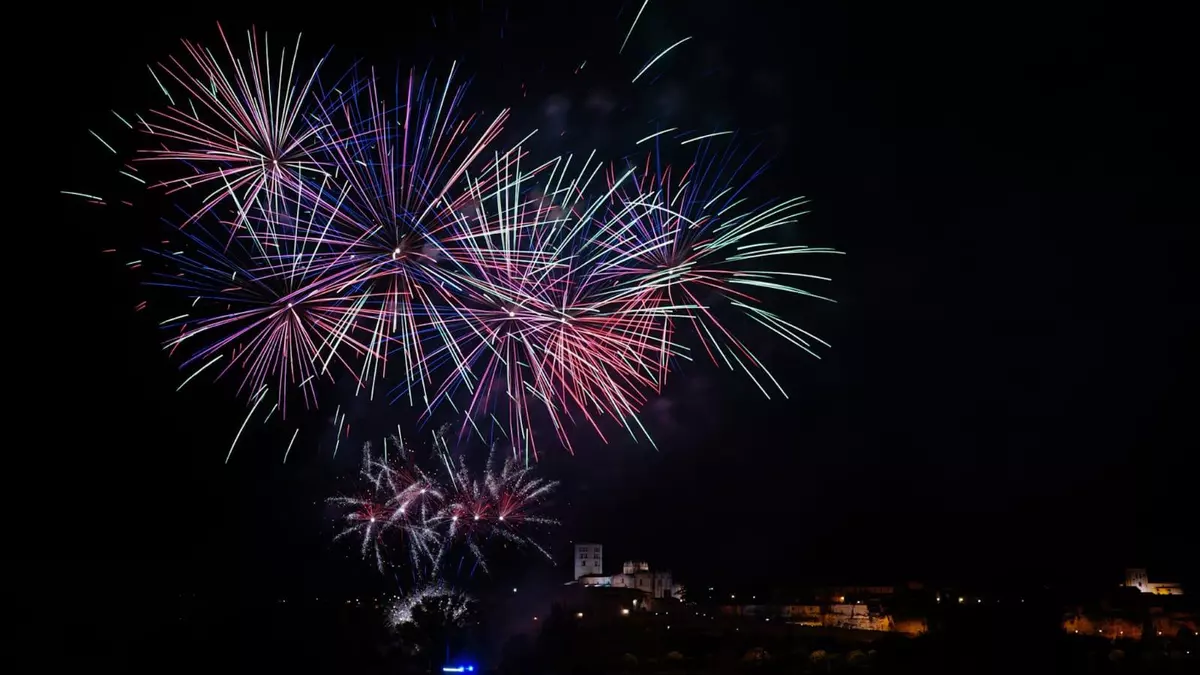 Los fuegos artificiales marcan el punto y final de las fiestas: ¡Adiós, San Pedro 2022!