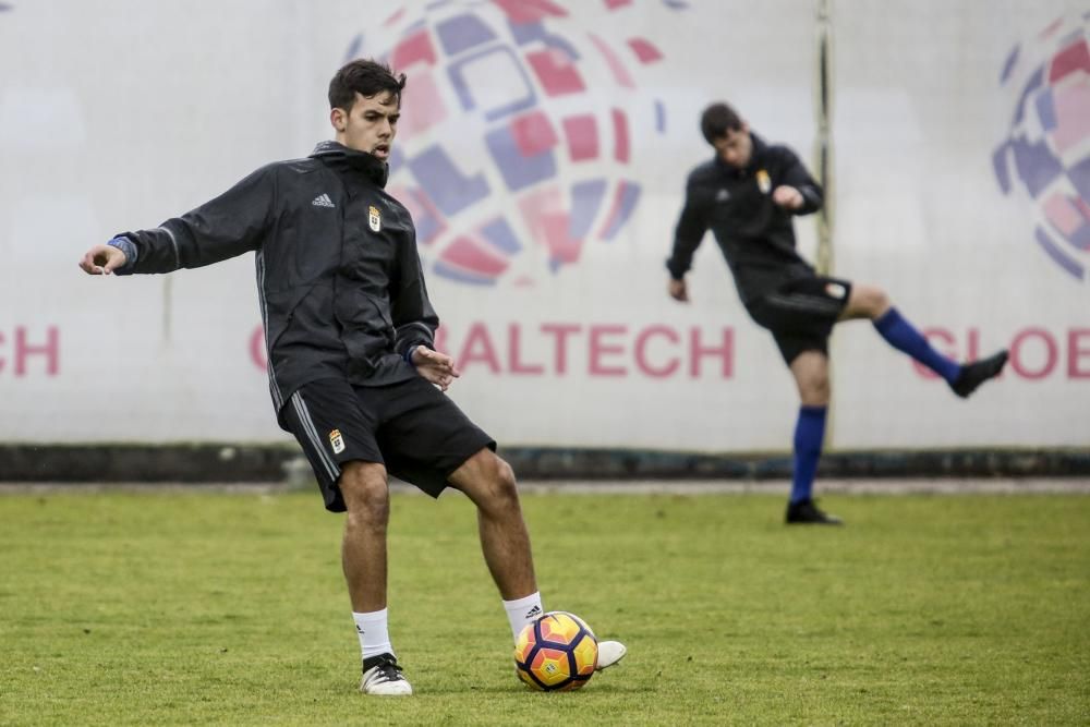 Entrenamiento a puerta cerrada del Real Oviedo en El Requexón con la novedad de la incorporación de Borja Domínguez