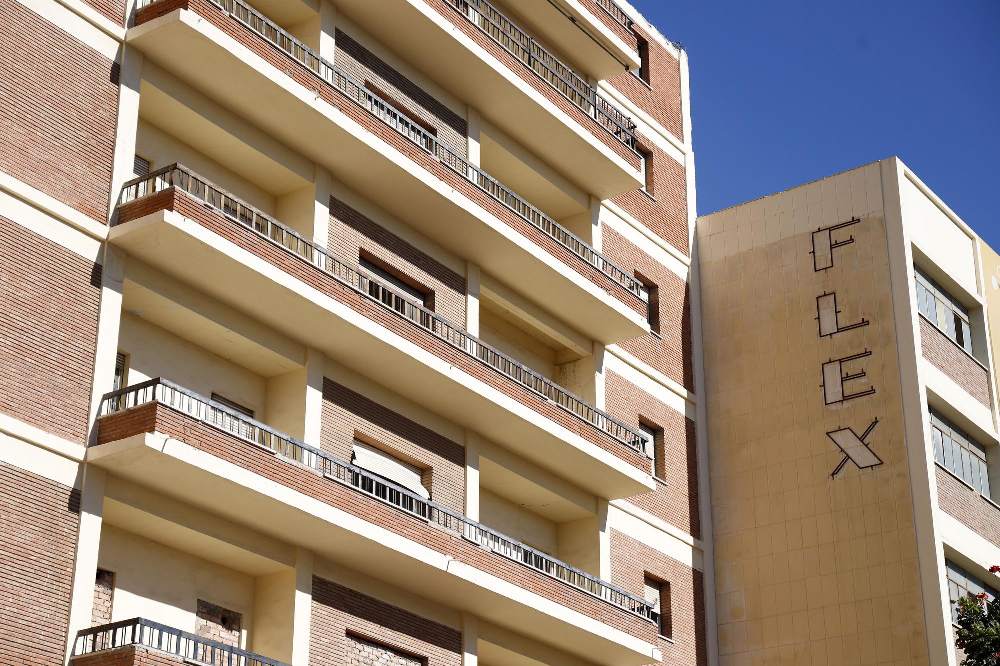 Demolición del antiguo edificio de la Flex en la Carretera de Cádiz.