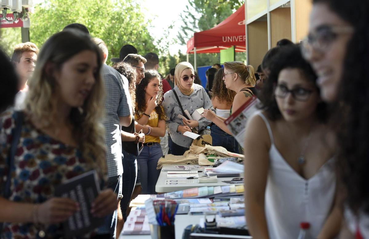 La Feria de Servicios y todo lo que ofrece la Universidad de Murcia.