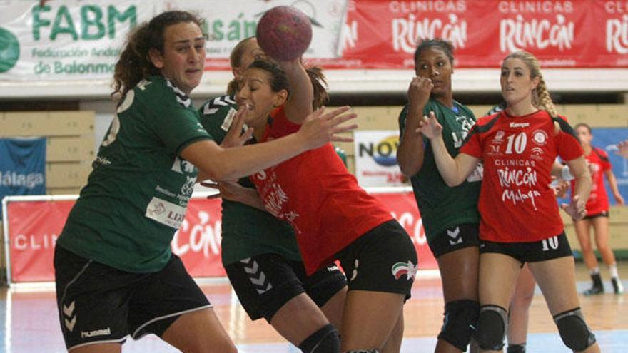 Imagen del último partido del Balonmano Clínicas Rincón en Carranque.