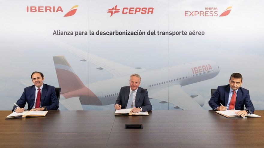 Cepsa e Iberia se alían para producir biocombustibles para los aviones