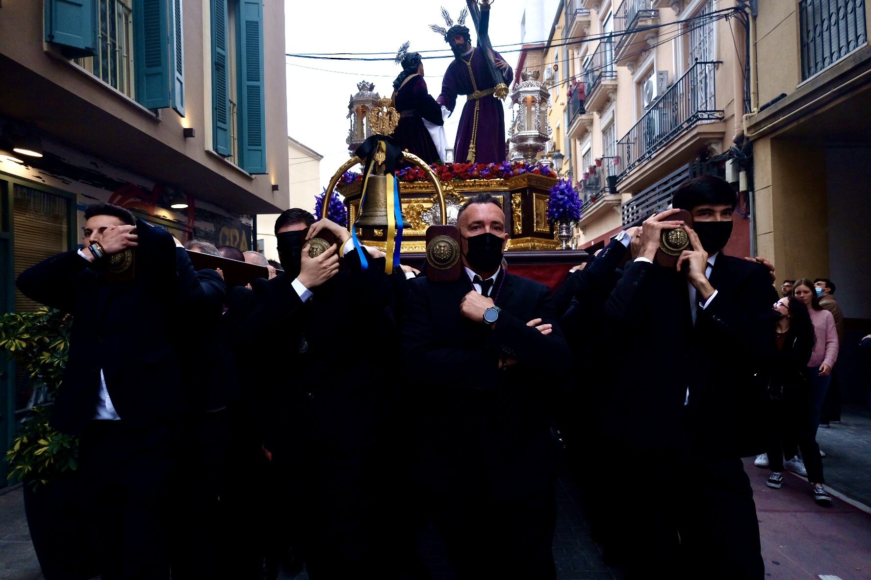 El Nazareno de la Salutación y Santa Mujer Verónica, la IX Estación de este Vía Crucis