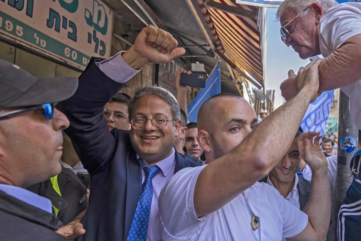 El candidato ultra Itamar Ben Gvir, durante un acto electoral en el mercado de Mahane Yehuda de Jerusalén.