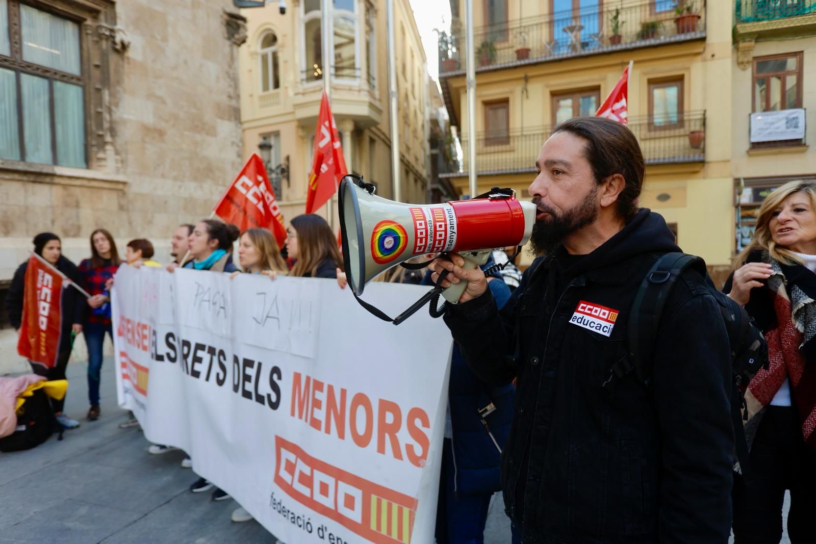 UGT y CCOO se manifiesta por el personal laboral a extinguir de Sanidad