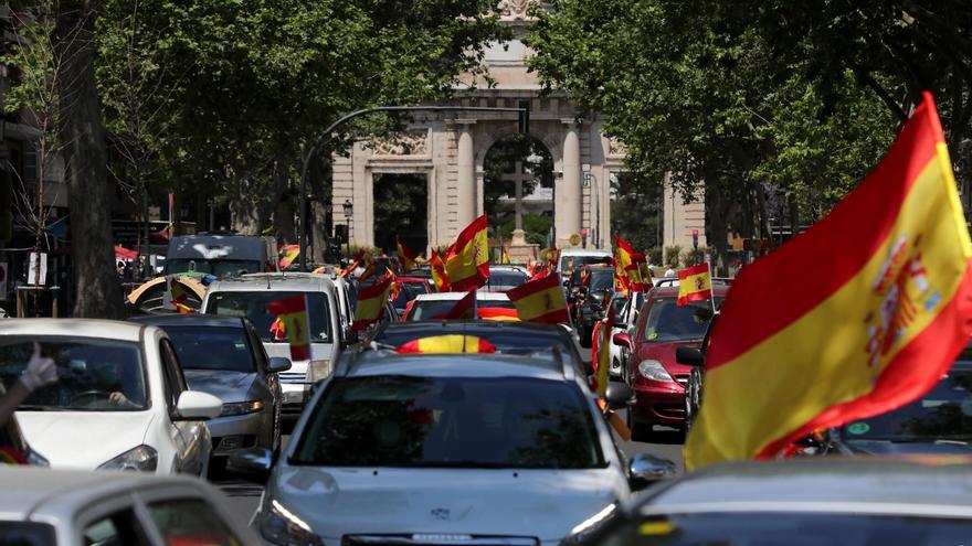 El dinosaurio en la puerta