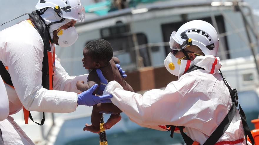 Rescatan a 45 subsaharianos, de ellos 8 niños, al sur de Gran Canaria