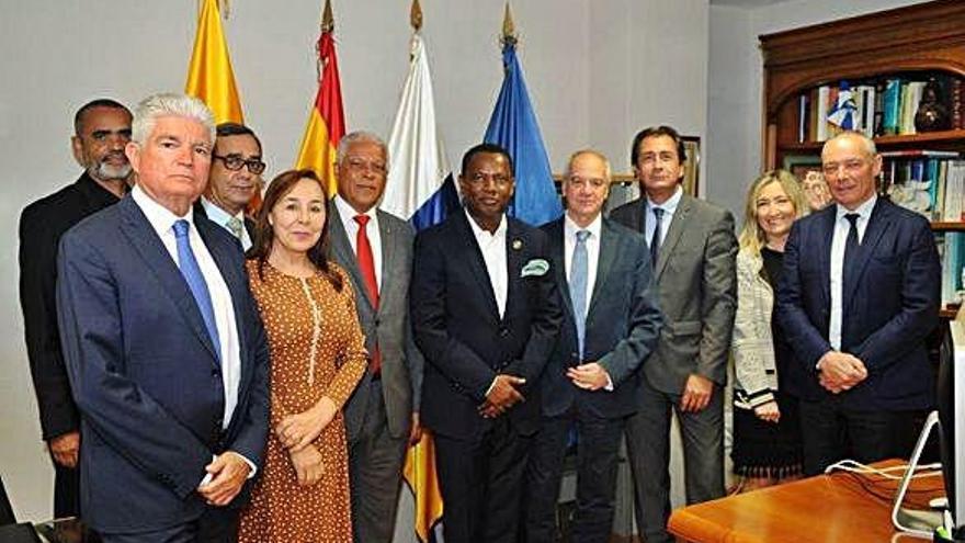 La Cámara recibe a una delegación de Cabo Verde