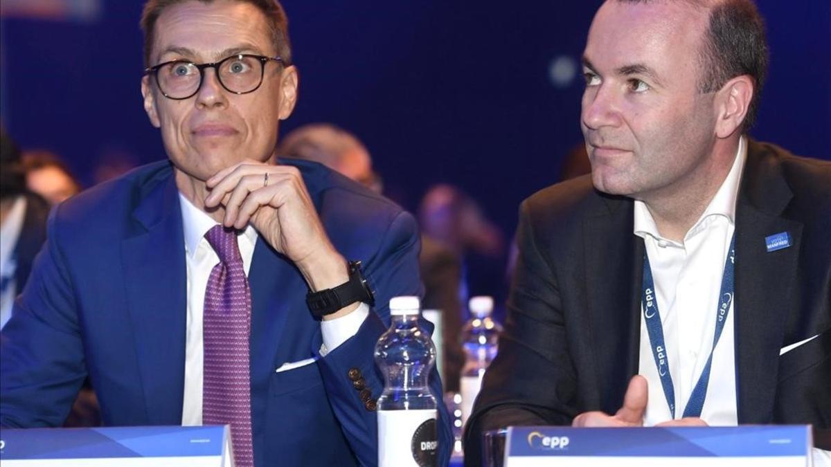 Alexander Stubb y Manfred Weber, durante el Congreso del PPE en Helsinki.