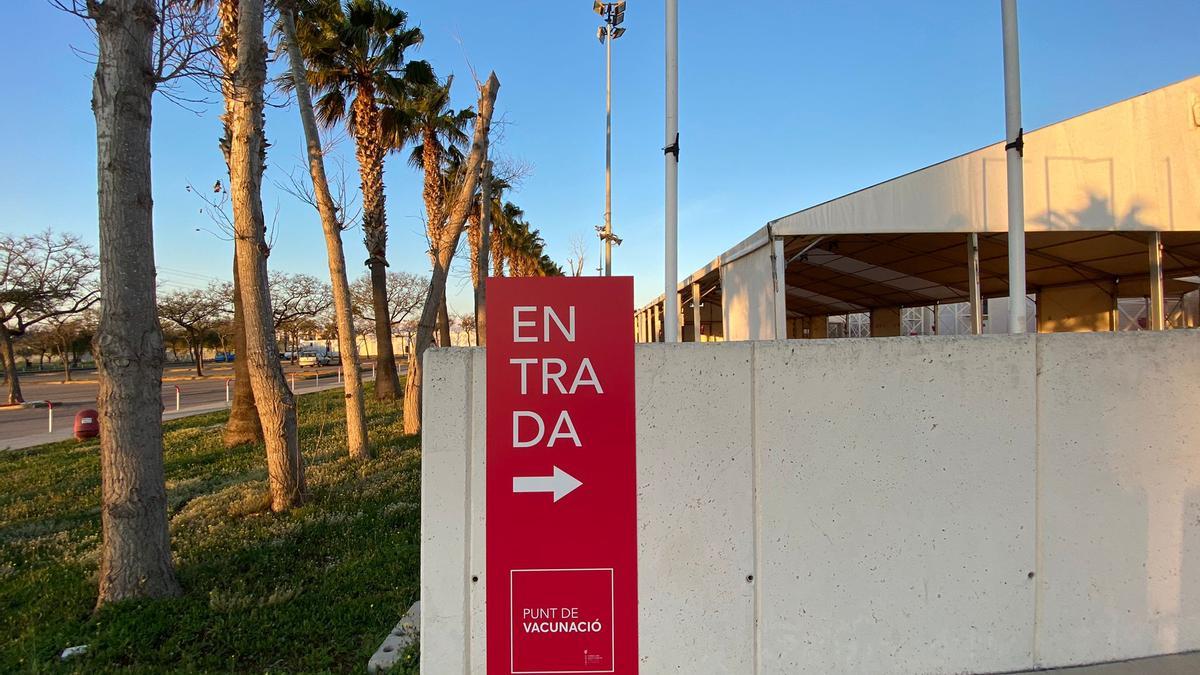 Entrada al punto de vacunación del Recinto Ferial de Ibiza