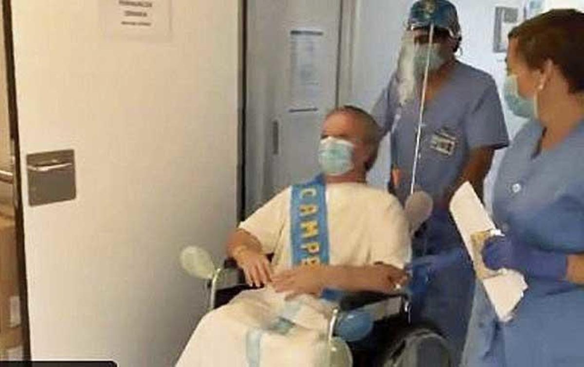 El último paciente abandona la UCI del Mateu Orfila de Maó.