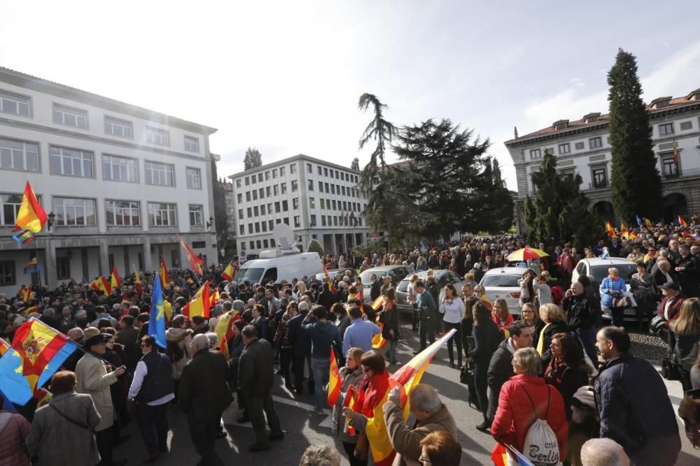 Grito en Oviedo "en defensa de la unidad indisoluble de España"