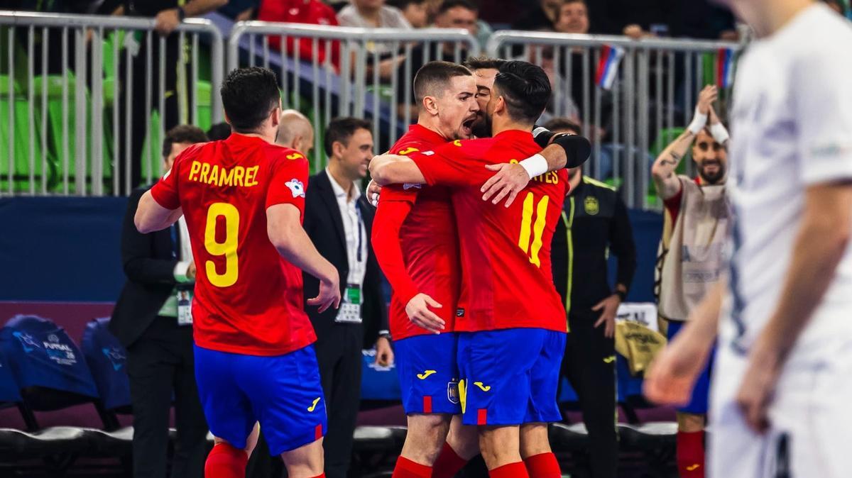 Los jugadores de España celebran uno de los goles de este viernes ante Eslovenia.