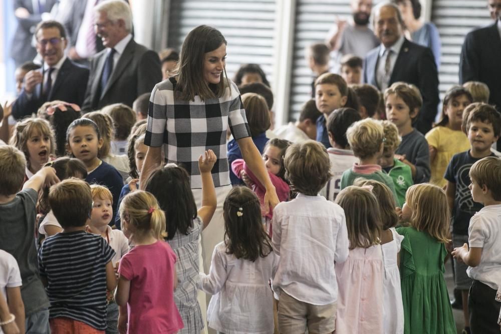 Visita de la Reina al colegio Baudilio Arce