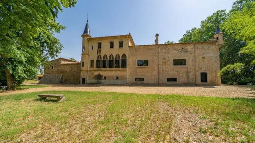 El castell en una imatge que es pot observar al portal on està a la venda.