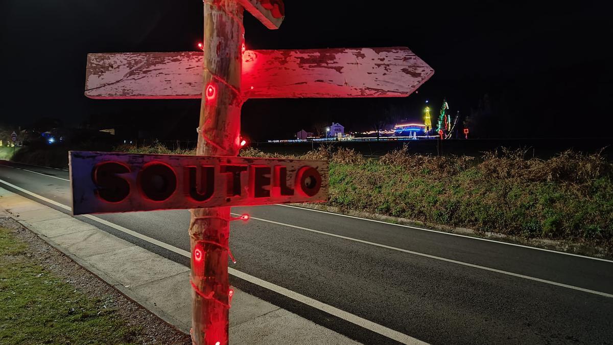La aldea de Soutelo, en Cuntis, lleva años atrayendo visitantes que acuden a ver sus luces La aldea de Soutelo, en Cuntis, lleva años atrayendo visitantes que acuden a ver sus luces