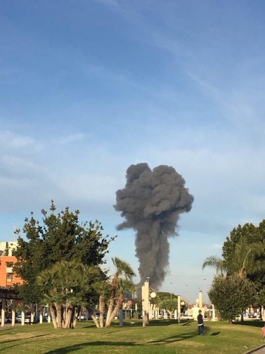 Incendio de la antigua fábrica de zumos Rostoy en Murcia