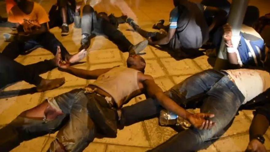 Entran 67 inmigrantes en Ceuta tras saltar la valla