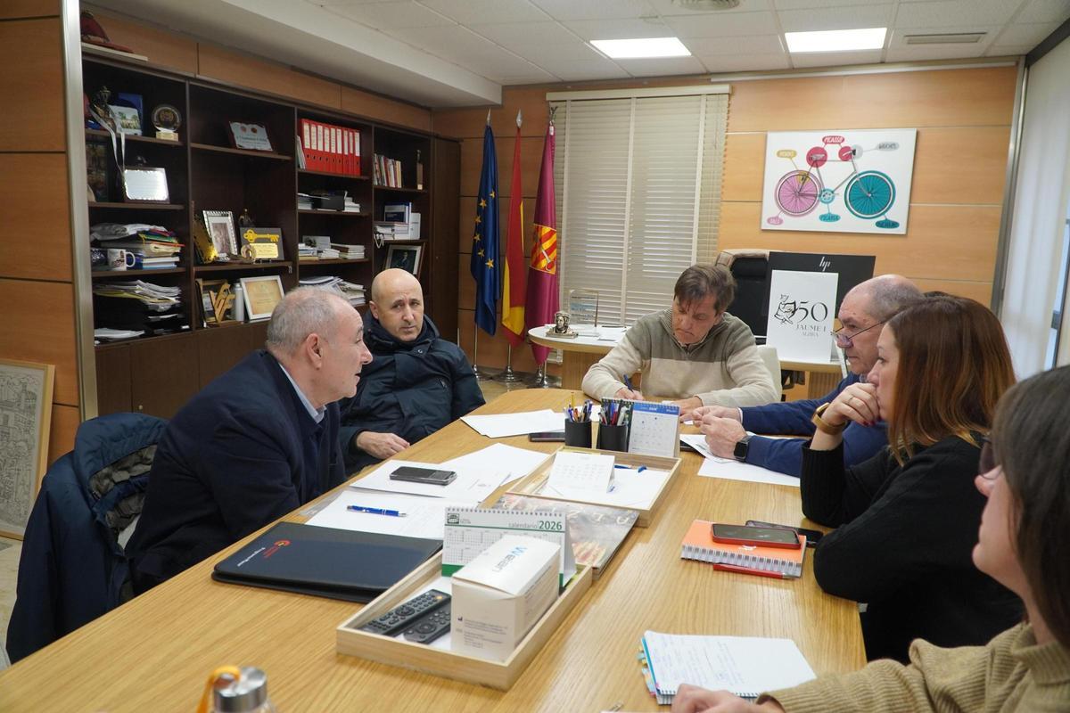 Reunión entre representantes del gobierno de Alzira y el presidente de la CHJ.