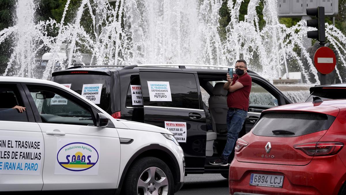 La Policía Nacional autoriza la caravana por el trasvase Tajo-Segura sin camiones tras dos horas de bloqueo