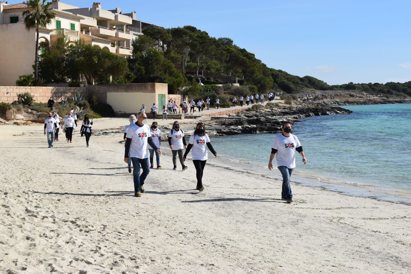 Marcha reivindicativa en la Colònia de Sant Jordi exigiendo un plan de rescate para el sector turístico