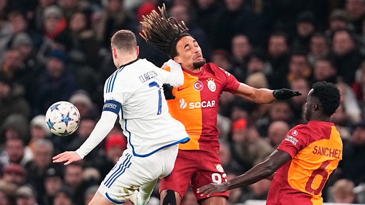 Sacha Boey, durante un partido con el Galatasaray en Champions League