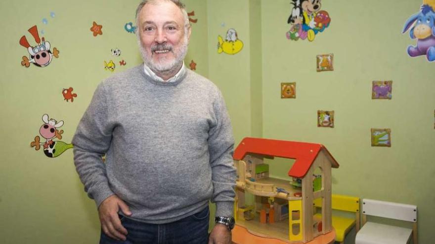 El doctor José Luis Rodríguez-Arias, en una de las consultas de psiquiatría del Materno Infantil.