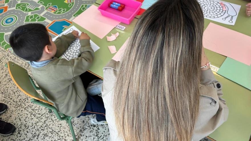 Futuros maestros del CEU Elche validan en el aula sus materiales didácticos sostenibles