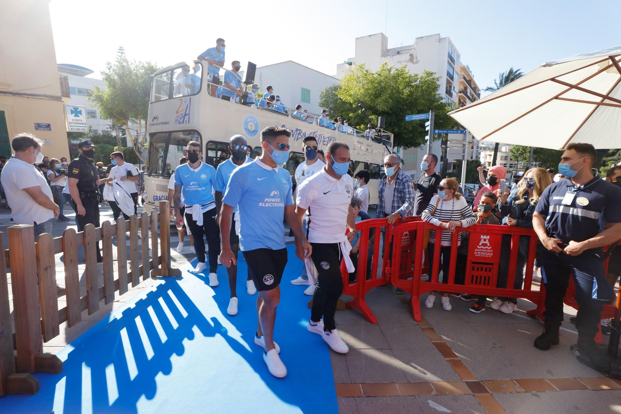 Imágenes de la celebración en casa de la UD Ibiza