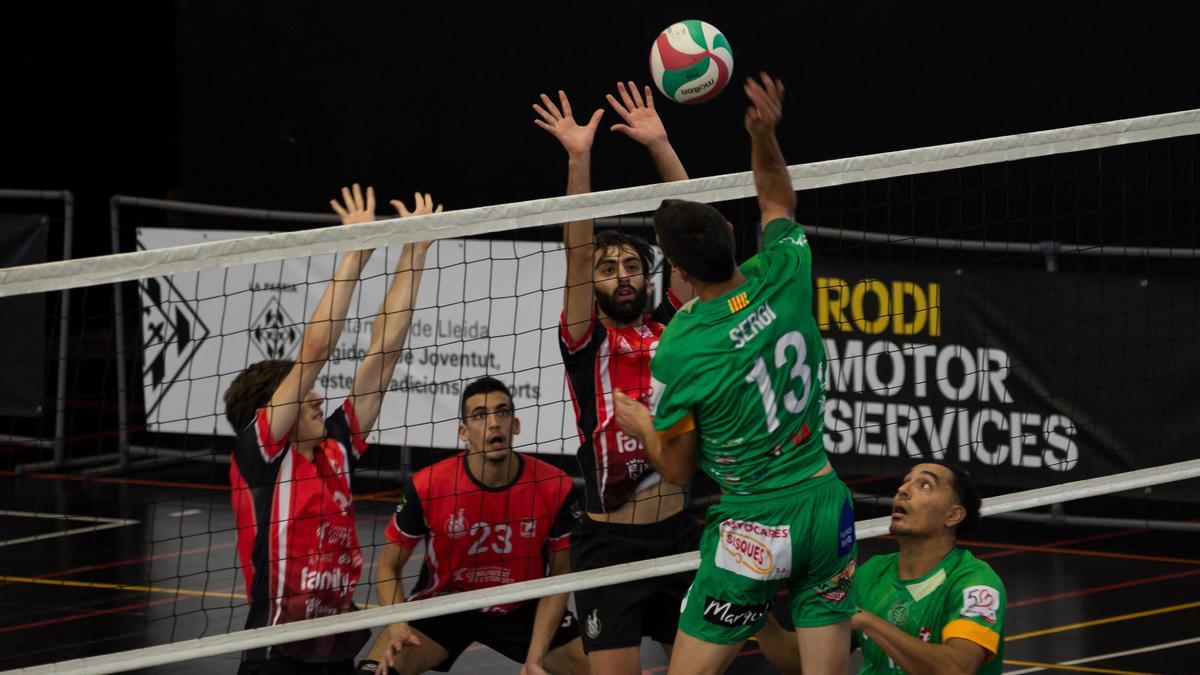 El Xàtiva Voleibol bloquea al Lleida en el partido