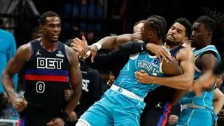 Brutal batalla campal en la NBA: empujones, manotazos y puñetazos
