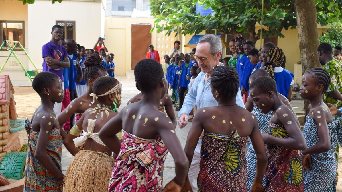 Proteger a los mal llamados "niños brujo": así es el proyecto solidario de la Fundación Alimerka para ayudar a los "menores invisibles" de Benín