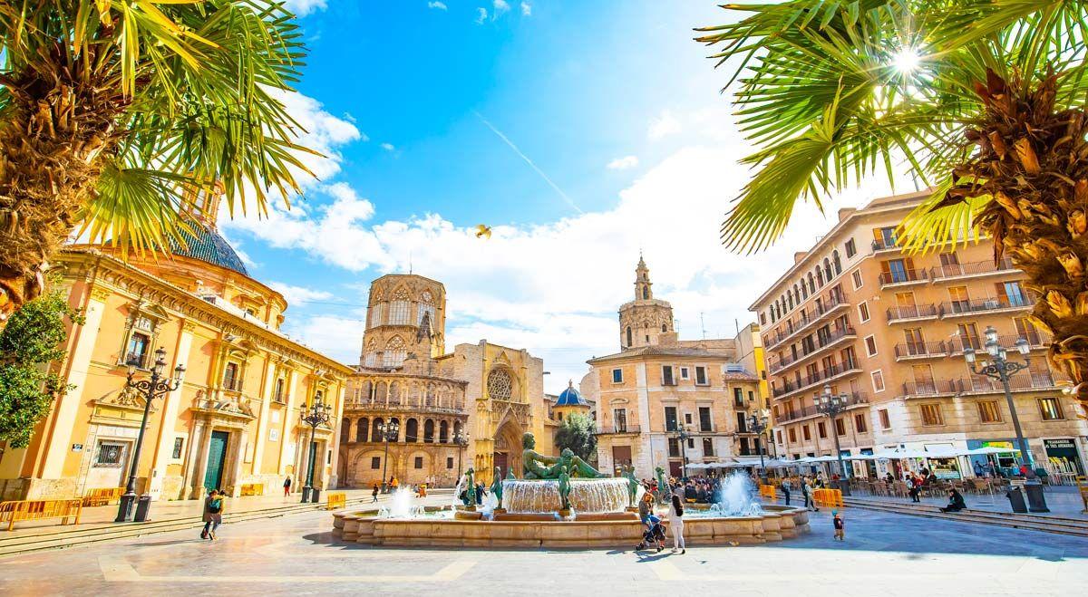 La Plaza de la Virgen en el barrio del Carmen de Valencia