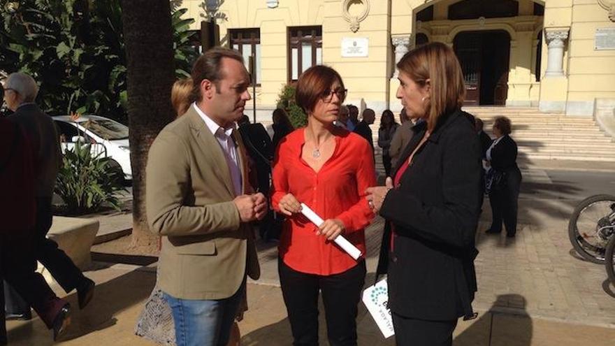 Cassá, Gámez y Torralbo, ayer al presentar la medida.