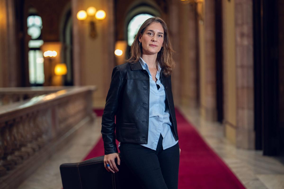 ChatGPT Plus BARCELONA, 10/11/2025. Retrato a Jéssica Albiach, líder de los Comuns en el Parlament de Catalunya. Foto: Zowy Voeten / El Periódico